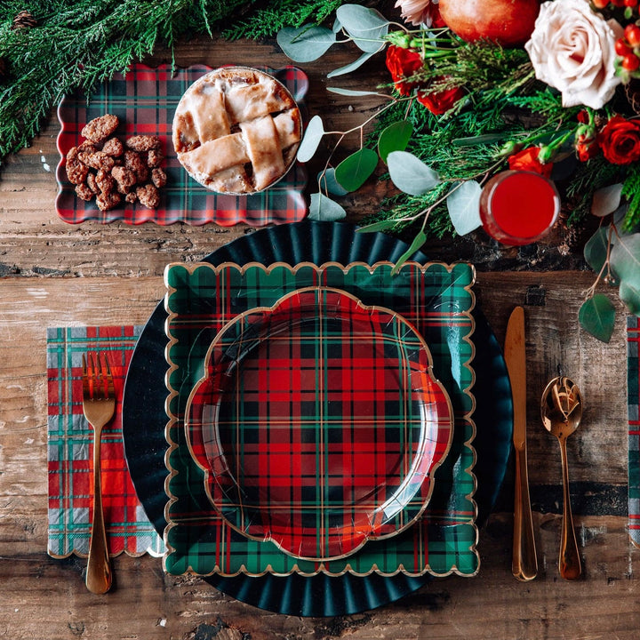 Christmas Plaid Round Scalloped Plates, Red