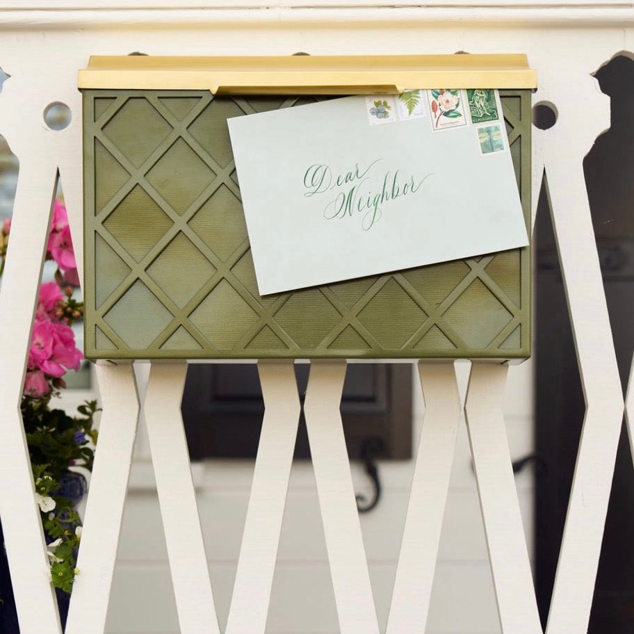 WALL MOUNT MAILBOX IN BASIL