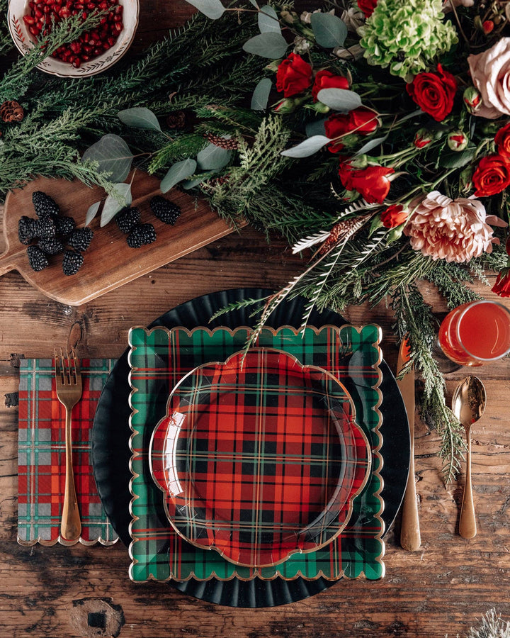 Christmas Plaid Square Scalloped Plates, Green