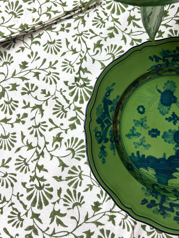 Trailing Florets Tablecloth in Green