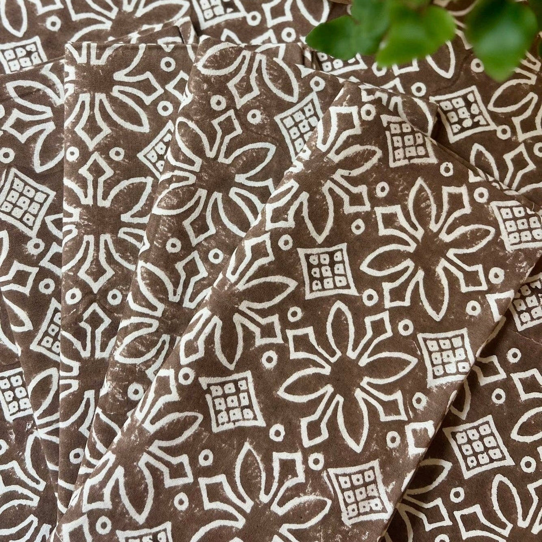 Medallion Tablecloth in Chocolate, 120 Round