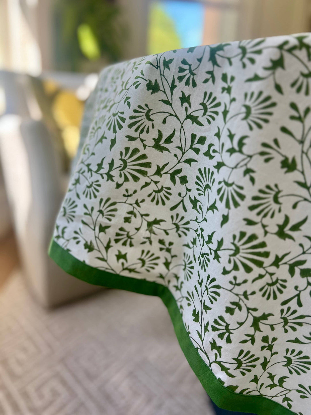 Trailing Florets Tablecloth in Green, 60x60